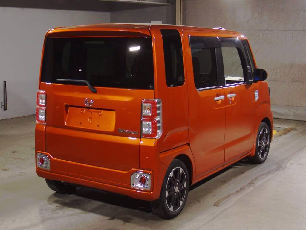 DAIHATSU WAKE