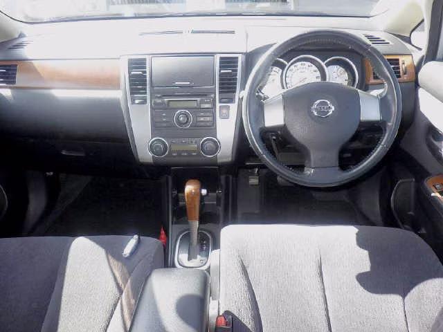 NISSAN TIIDA LATIO