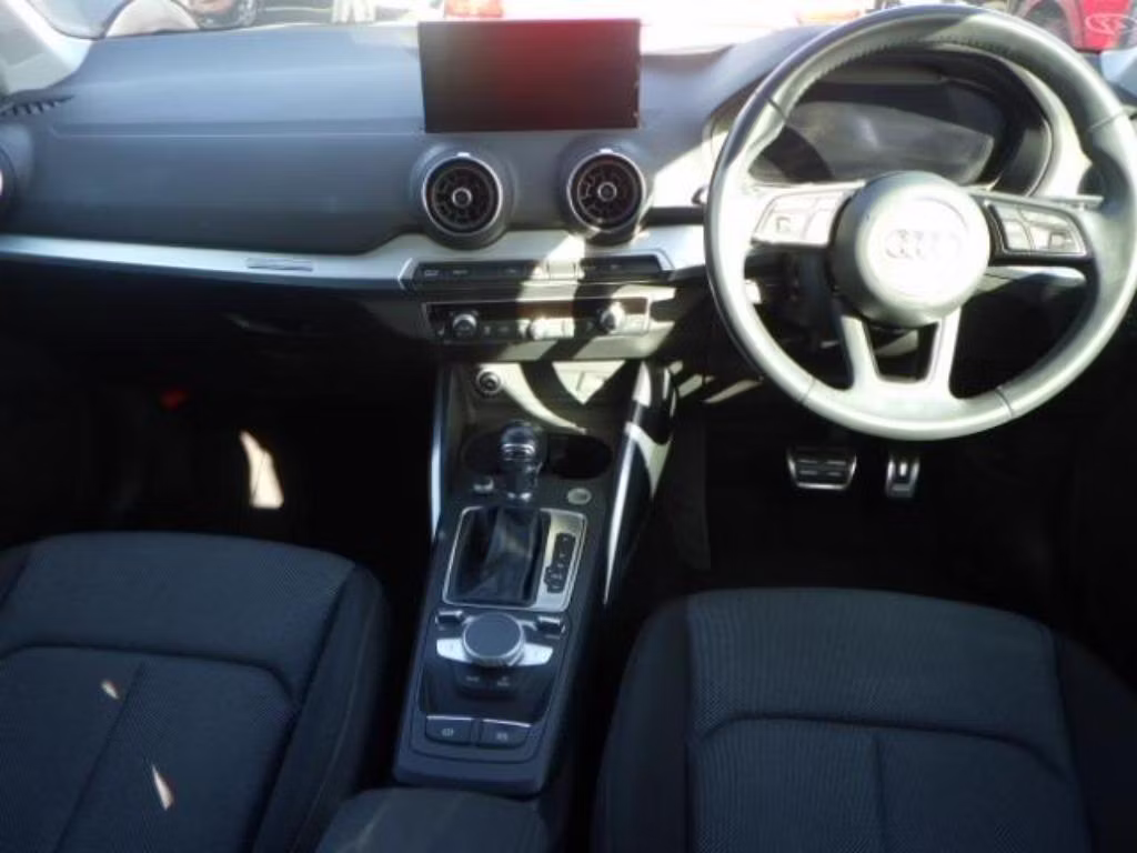 AUDI Q2