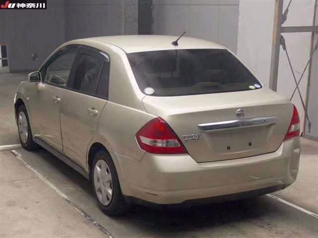 NISSAN TIIDA LATIO