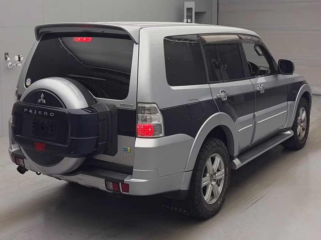 MITSUBISHI PAJERO
