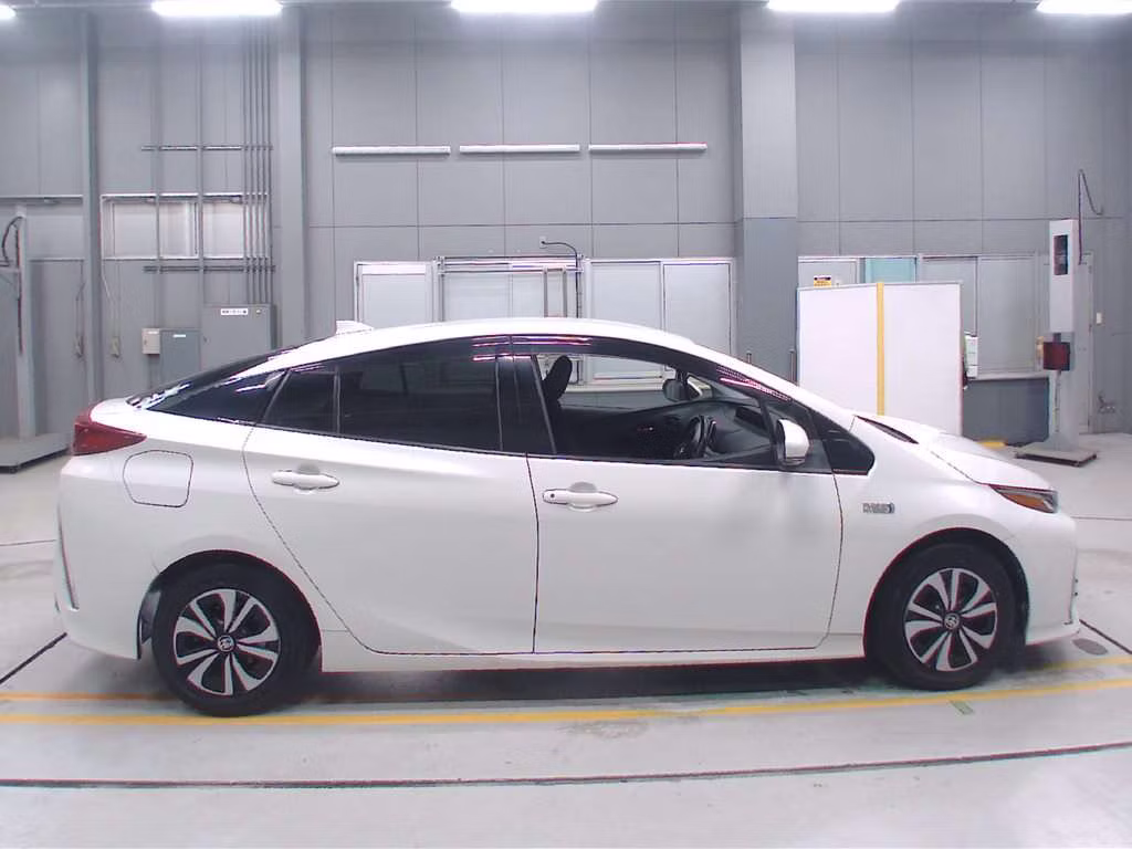 TOYOTA PRIUS PHV
