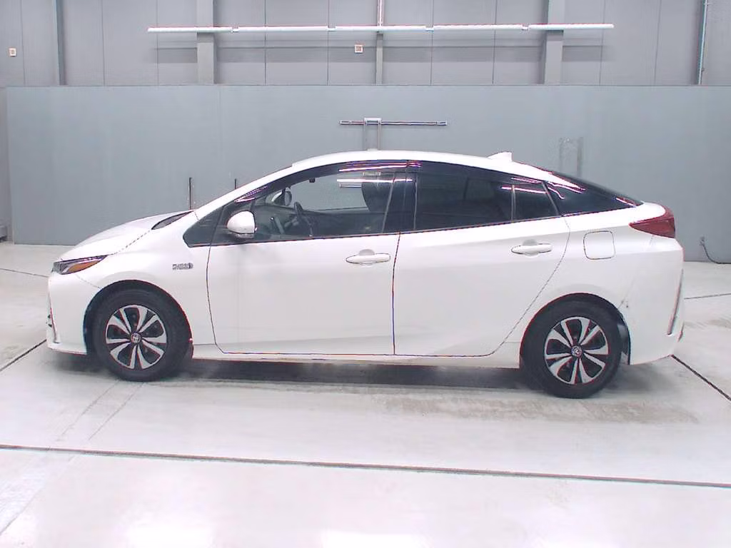 TOYOTA PRIUS PHV