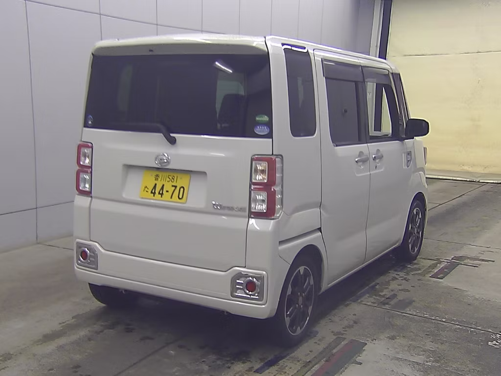 DAIHATSU WAKE