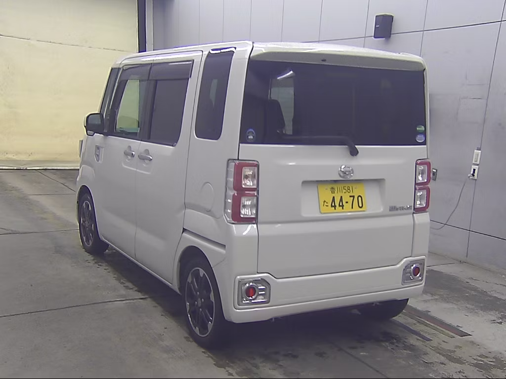 DAIHATSU WAKE