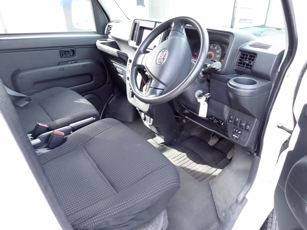 TOYOTA PIXIS VAN