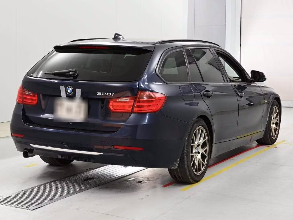 BMW 3-SERIES