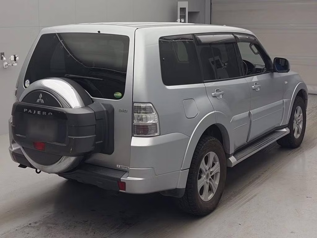 MITSUBISHI PAJERO