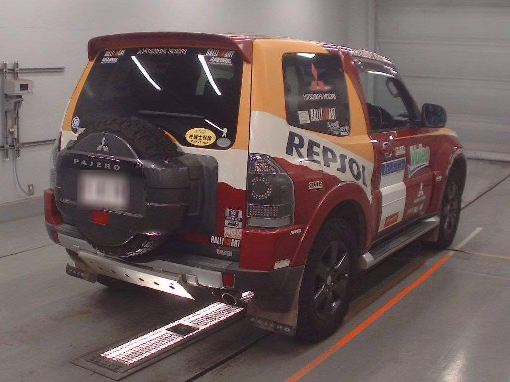 MITSUBISHI PAJERO