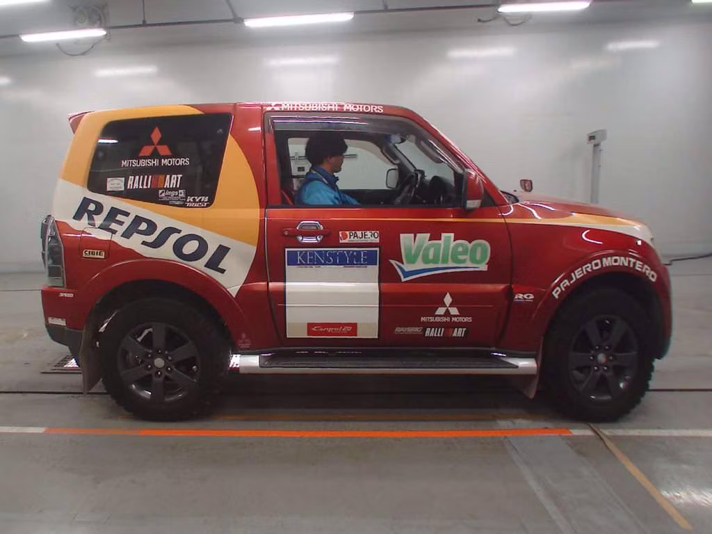 MITSUBISHI PAJERO