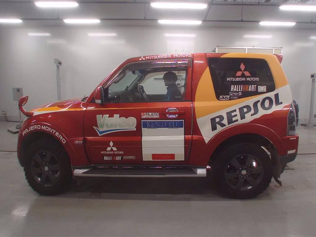 MITSUBISHI PAJERO