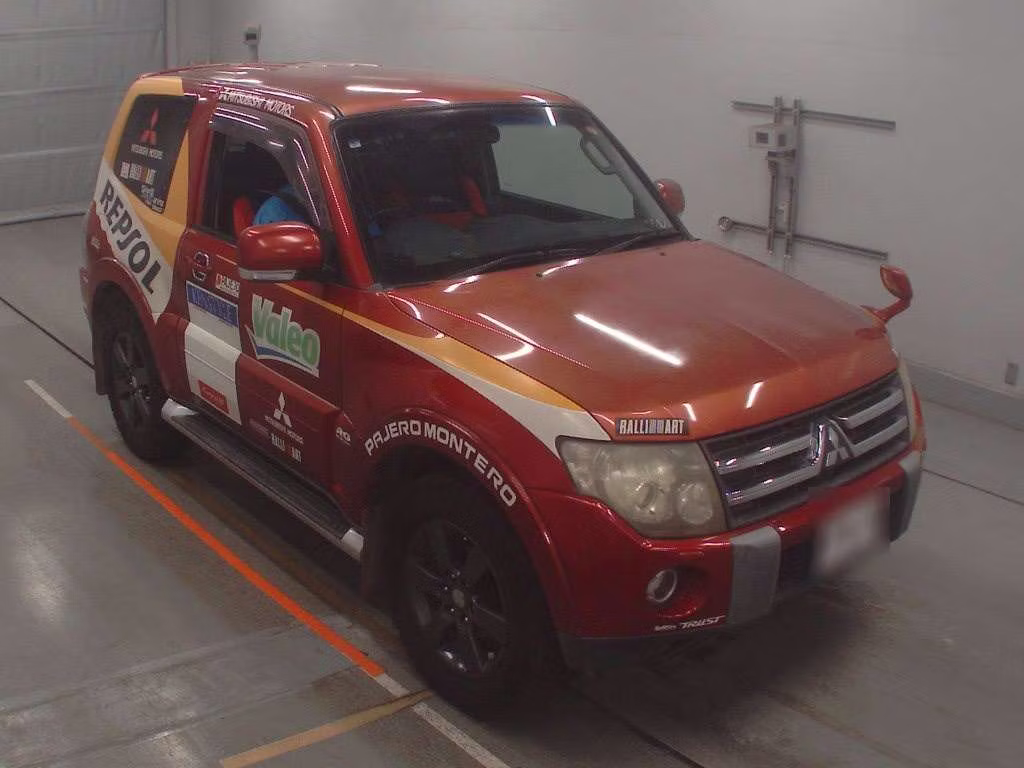 MITSUBISHI PAJERO
