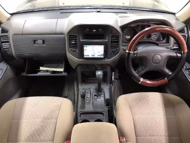 MITSUBISHI PAJERO