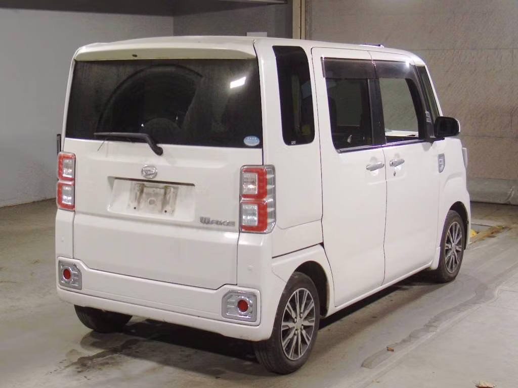 DAIHATSU WAKE