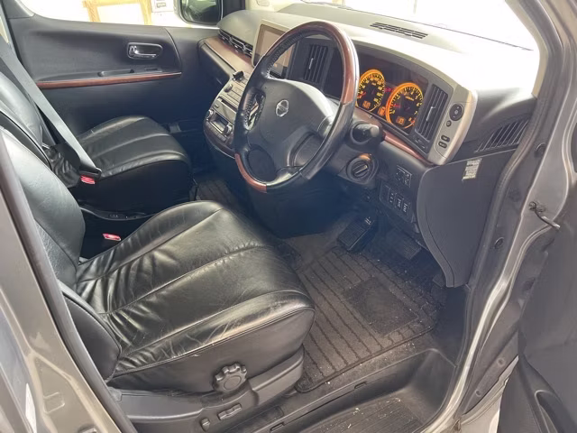 NISSAN ELGRAND