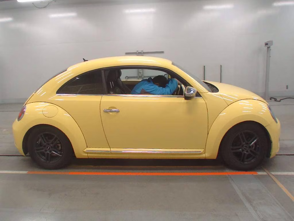 VOLKSWAGEN BEETLE