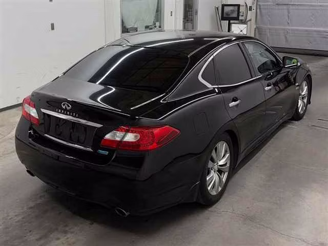 NISSAN FUGA