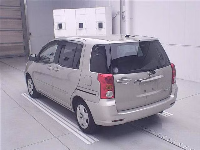 TOYOTA RAUM