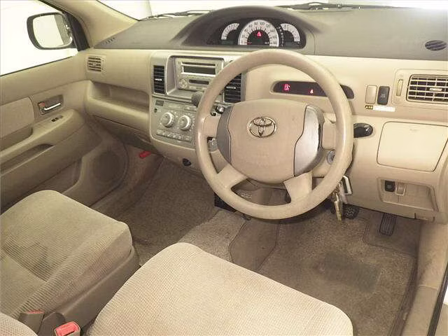 TOYOTA RAUM