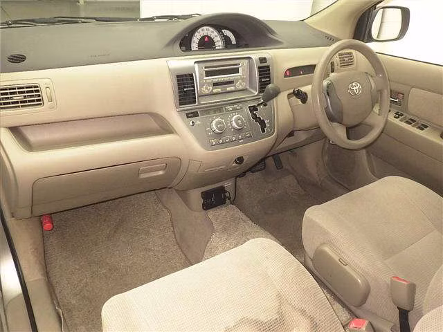 TOYOTA RAUM