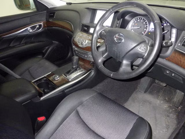 NISSAN FUGA