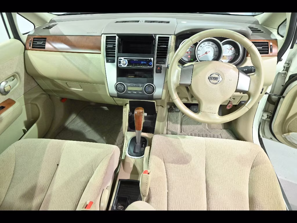 NISSAN TIIDA LATIO