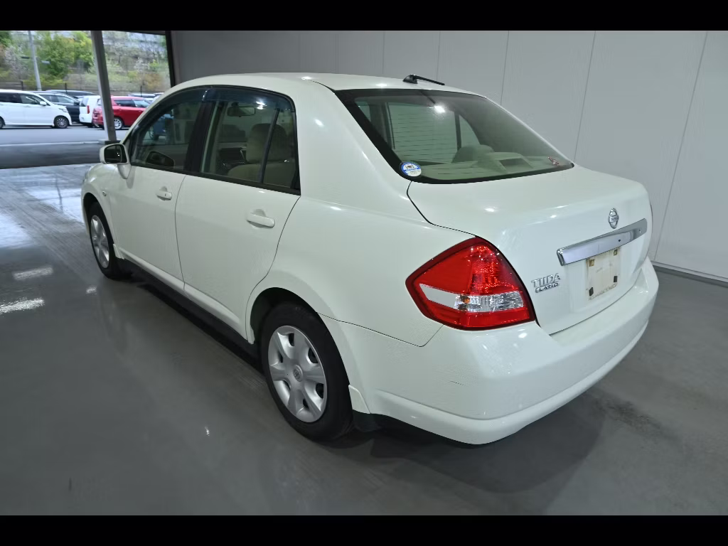 NISSAN TIIDA LATIO
