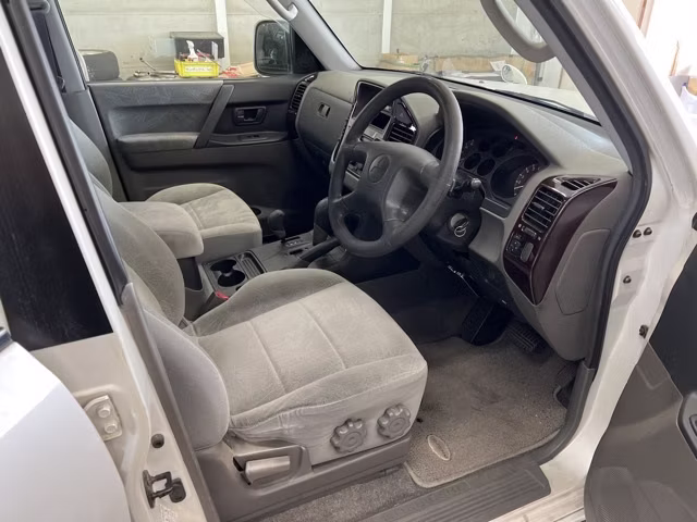 MITSUBISHI PAJERO