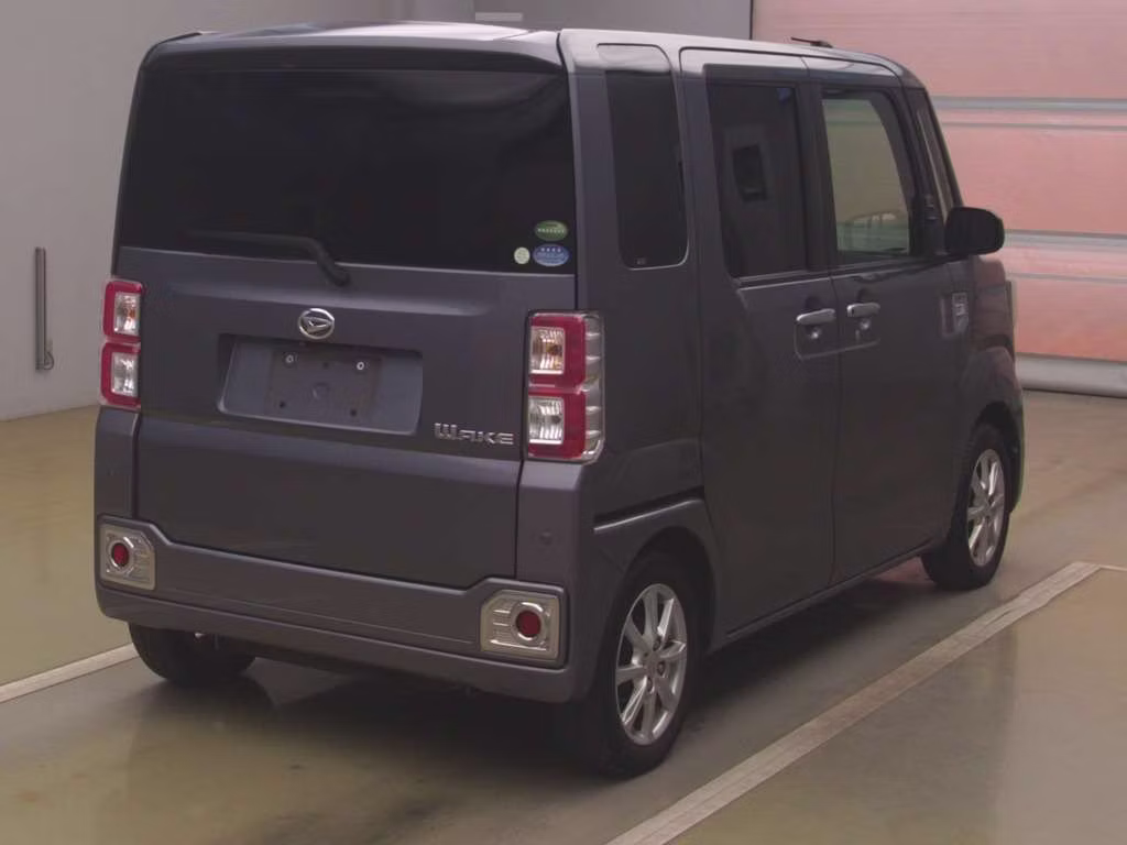 DAIHATSU WAKE