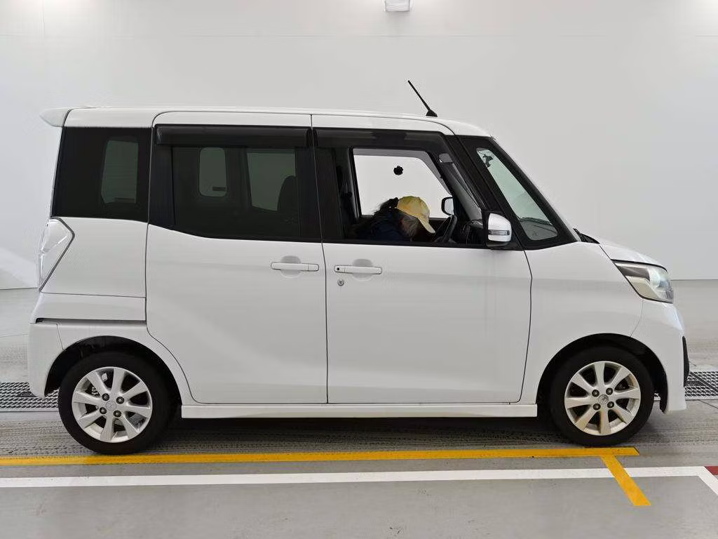 MITSUBISHI EK SPACE