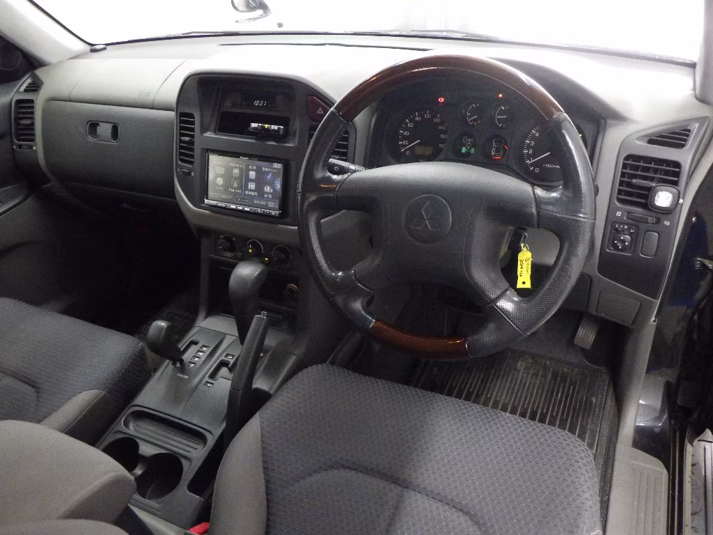 MITSUBISHI PAJERO