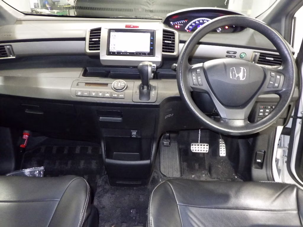 HONDA FREED SPIKE
