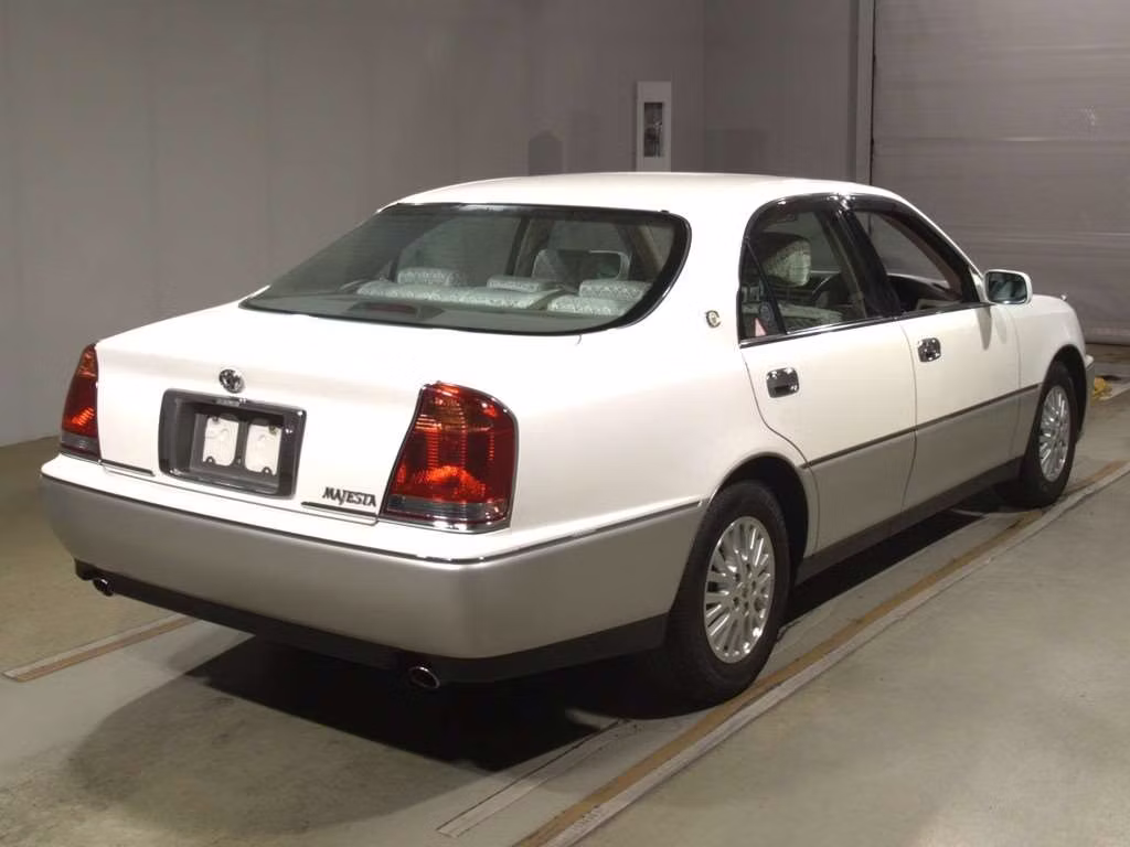 TOYOTA CROWN MAJESTA