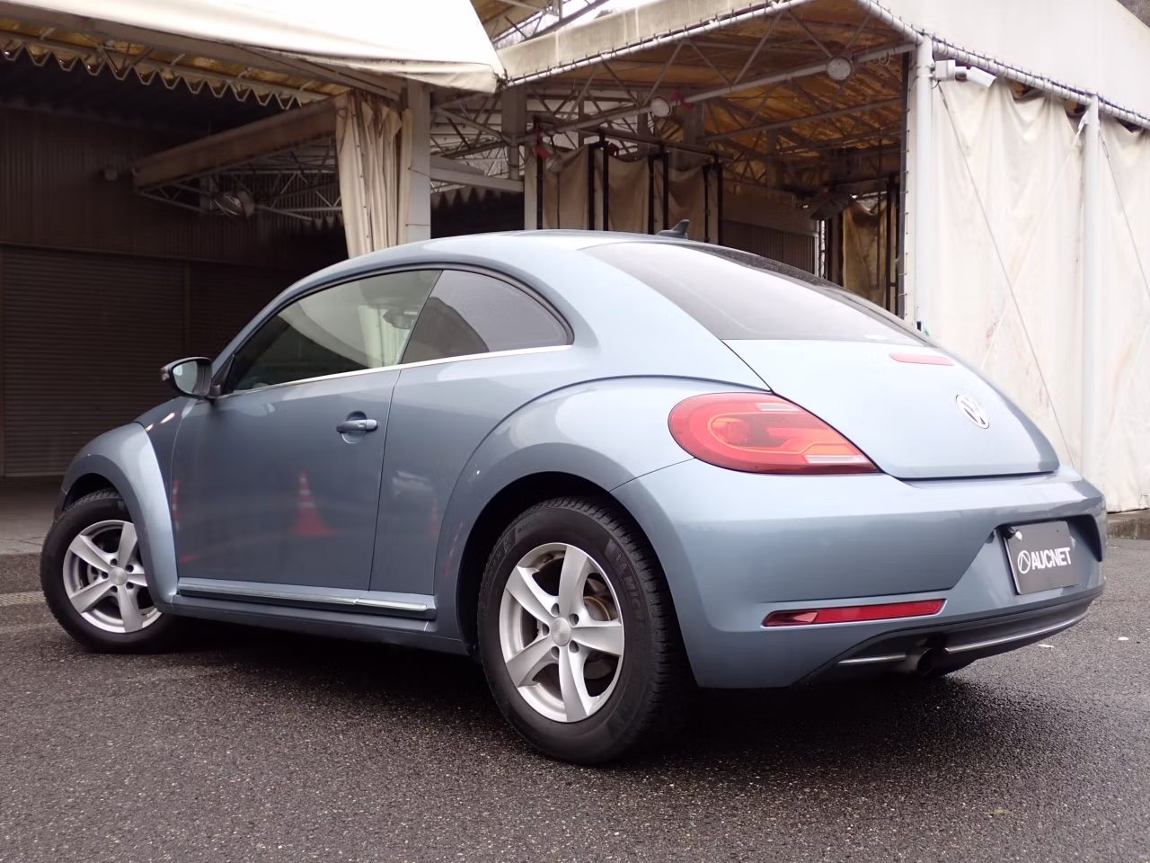 VOLKSWAGEN BEETLE