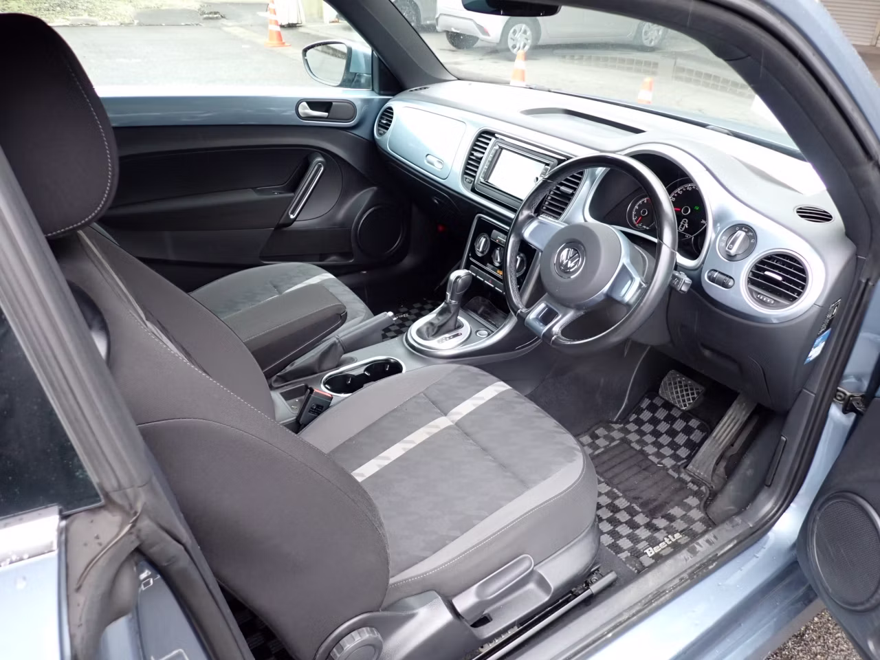 VOLKSWAGEN BEETLE