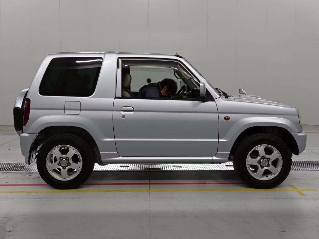 MITSUBISHI PAJERO MINI