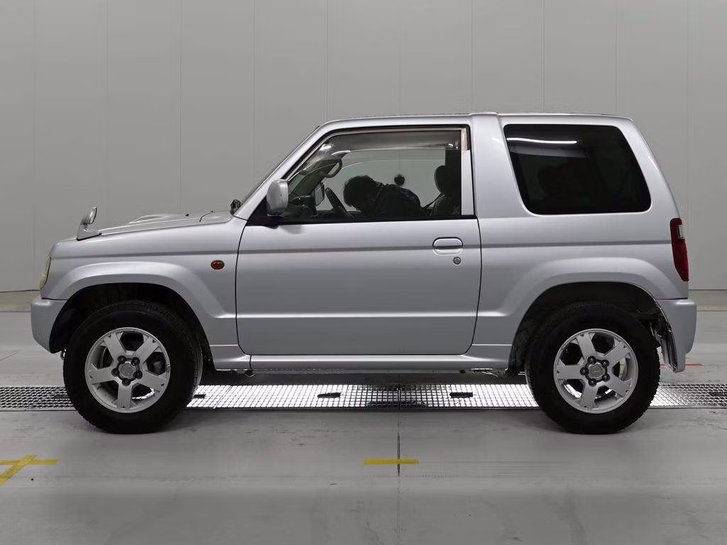 MITSUBISHI PAJERO MINI