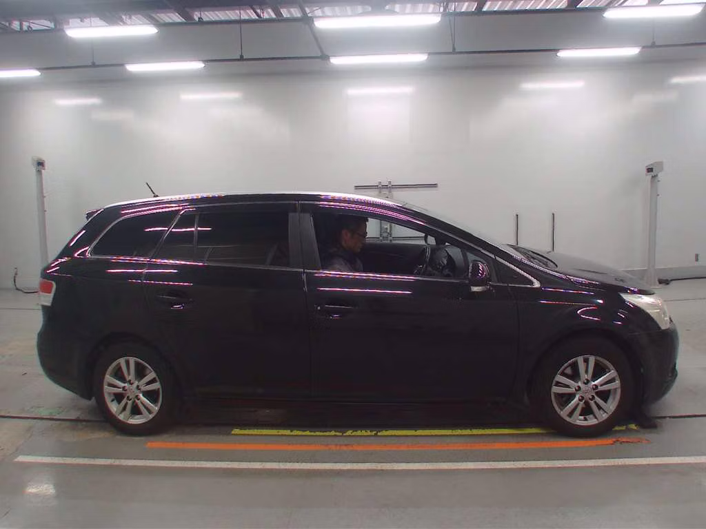 TOYOTA AVENSIS