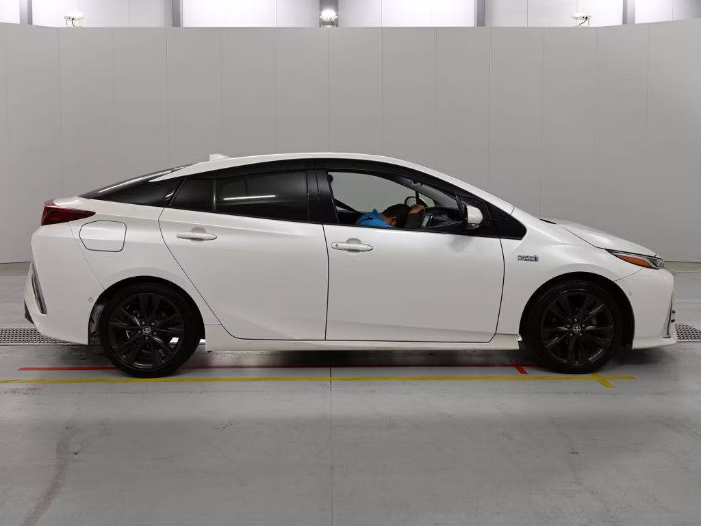TOYOTA PRIUS PHV