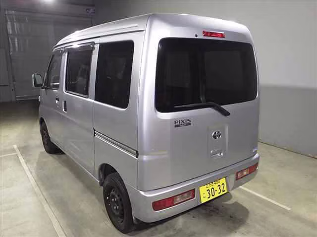 TOYOTA PIXIS VAN