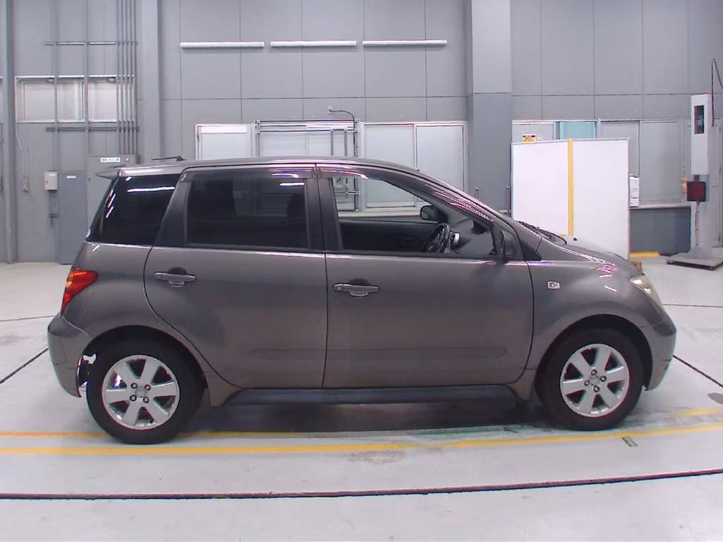 TOYOTA IST