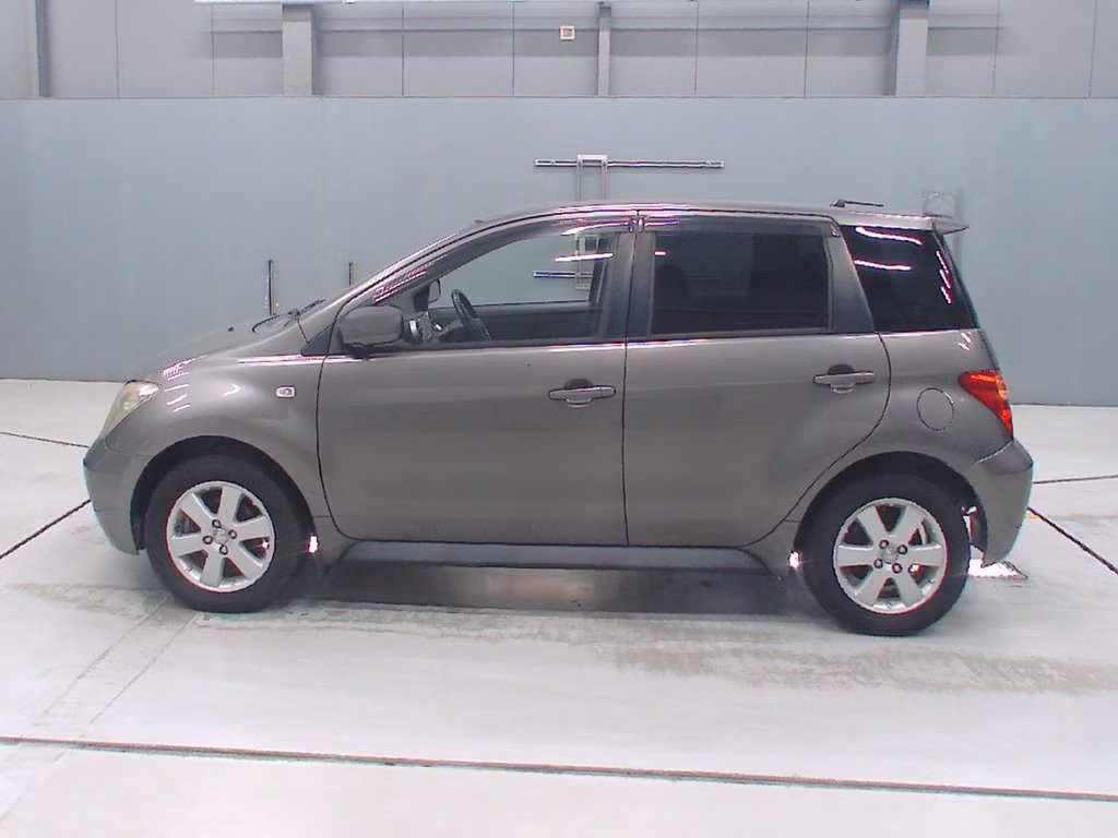 TOYOTA IST