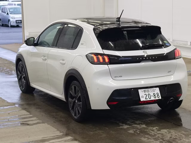 PEUGEOT 208