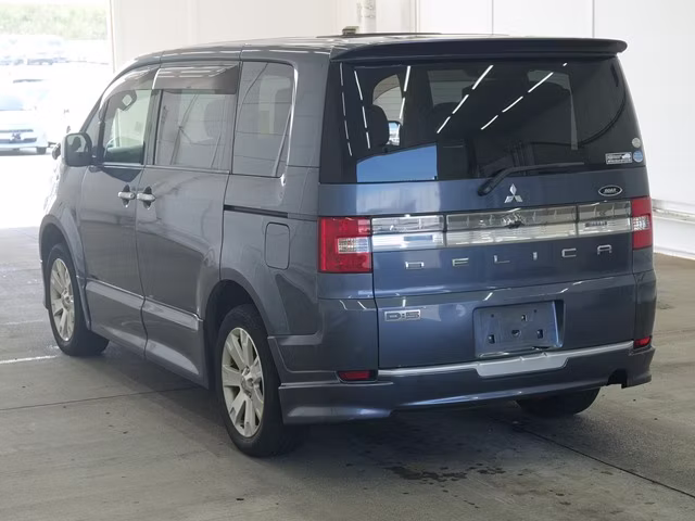 MITSUBISHI DELICA D:5