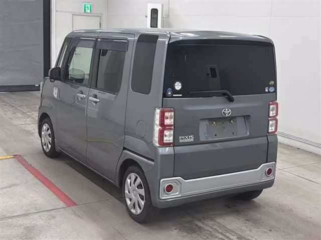 TOYOTA PIXIS MEGA