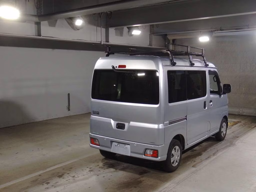 TOYOTA PIXIS VAN