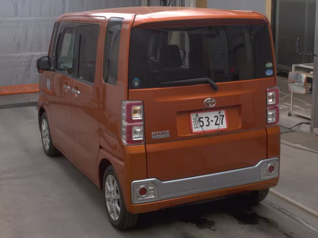 TOYOTA PIXIS MEGA
