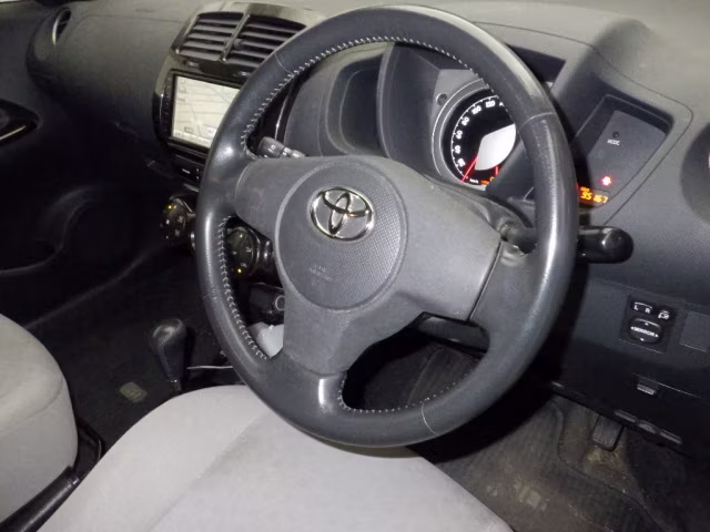 TOYOTA IST