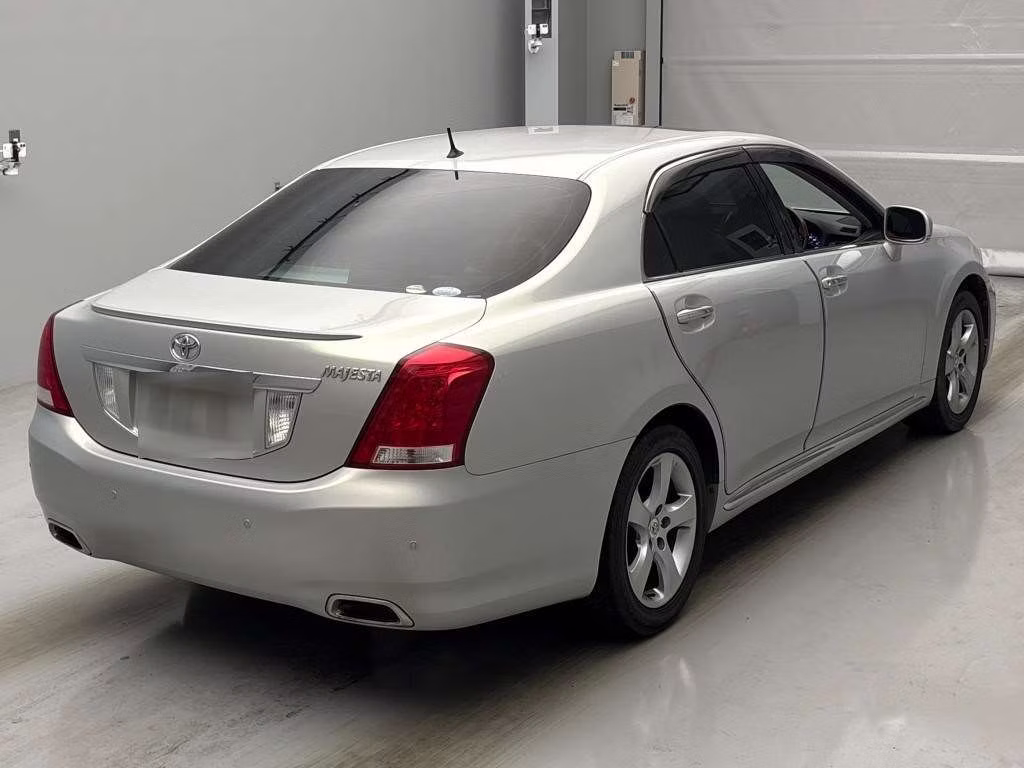 TOYOTA CROWN MAJESTA