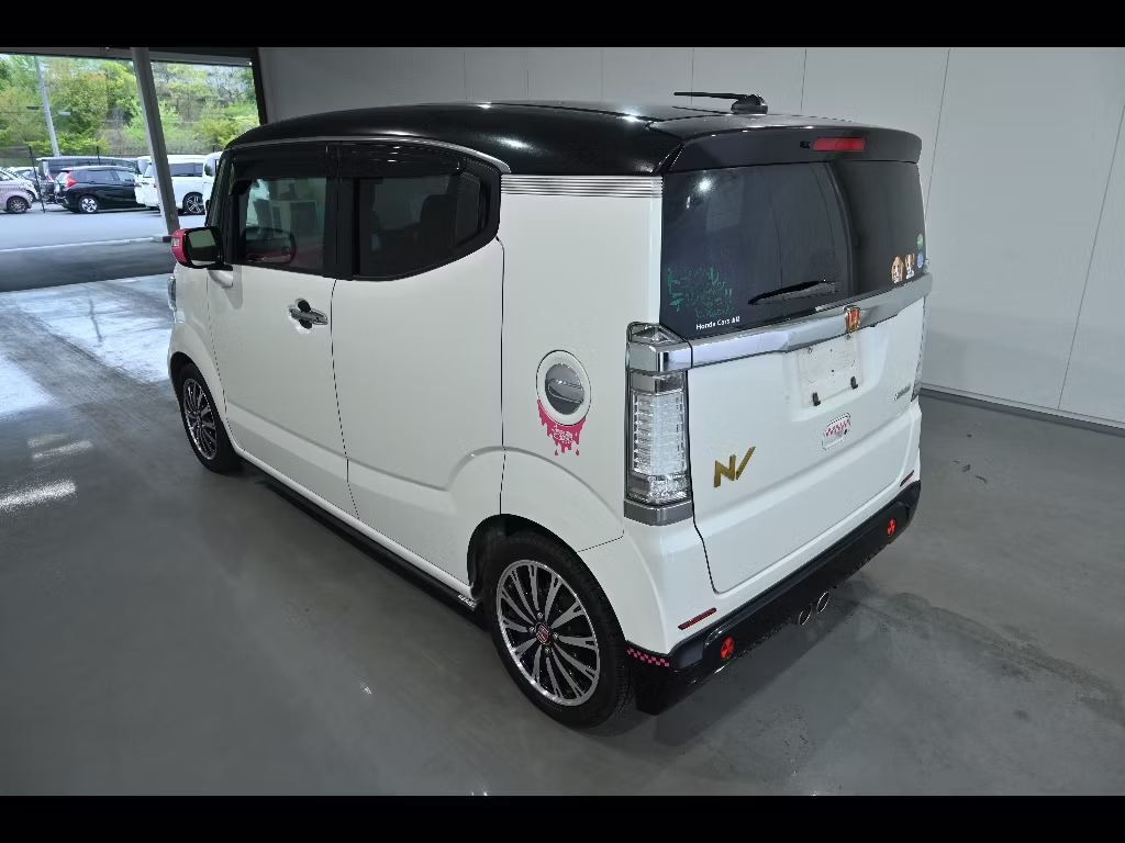 HONDA N-BOX SLASH